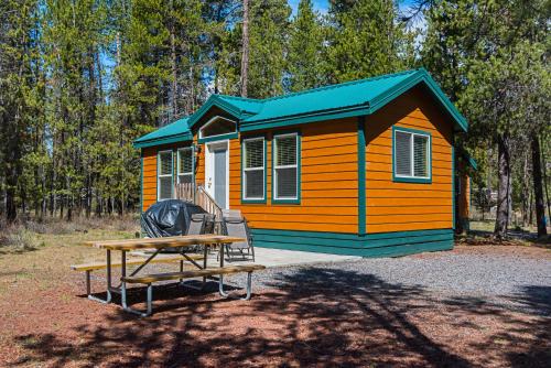 Three Rivers Resort | Bend-Sunriver Camping Resort Cottage 1