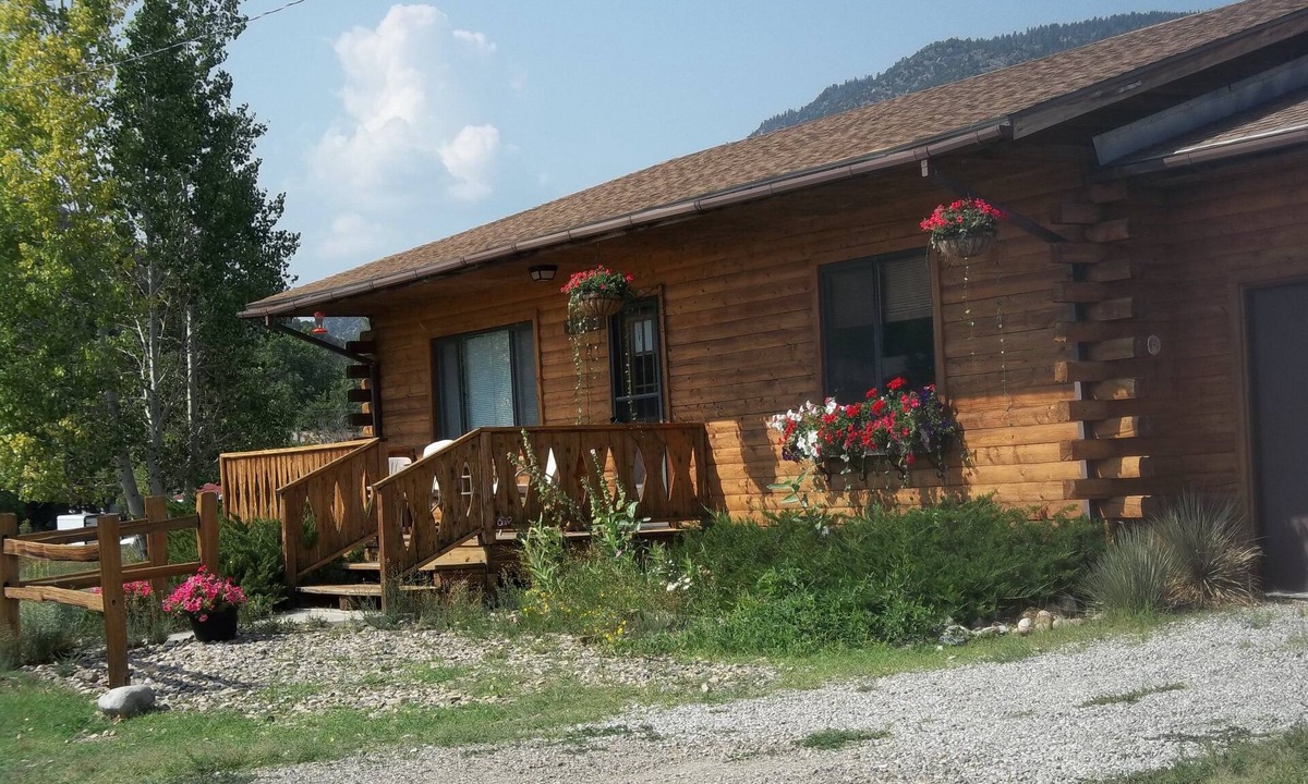Poncha Springs Cabin | Bender's Log Cabin 'Your Home Away from Home'nSTR #26-210