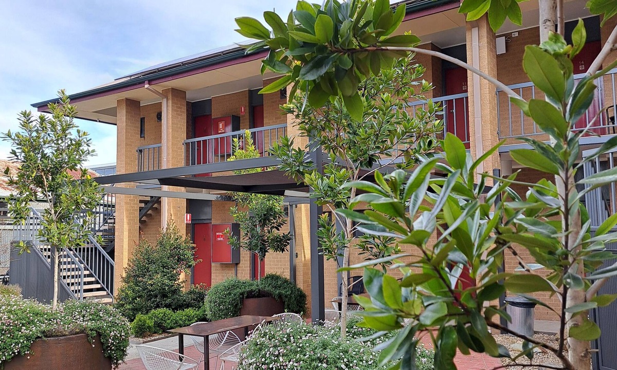 Bendigo Hotel | Bendigo Central Deborah