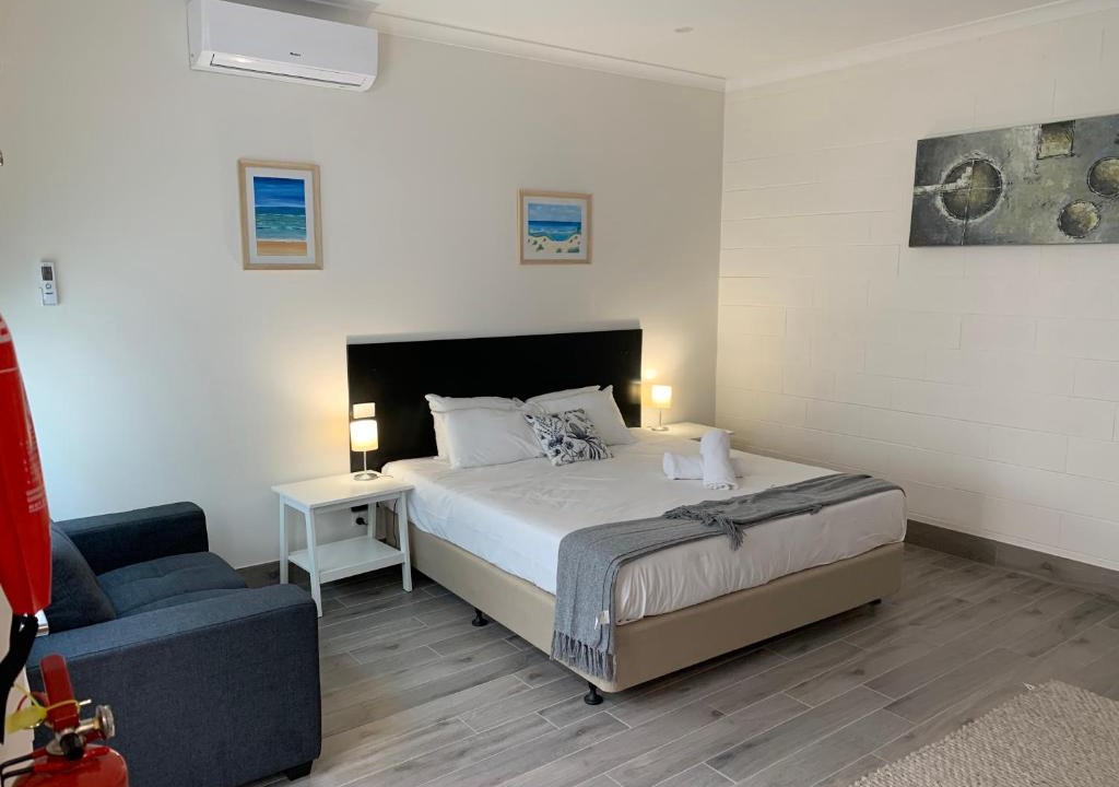 Golden Square Hotel | BENDIGO HIGH ST MOTEL - KING Beds