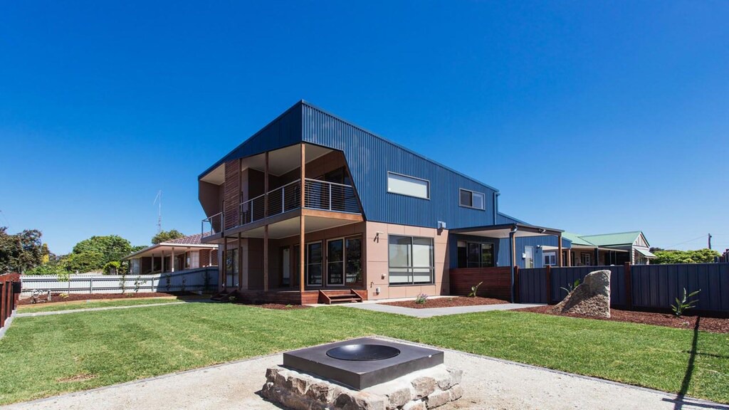 Eaglehawk House | Bendigo Lakeside Accommodation
