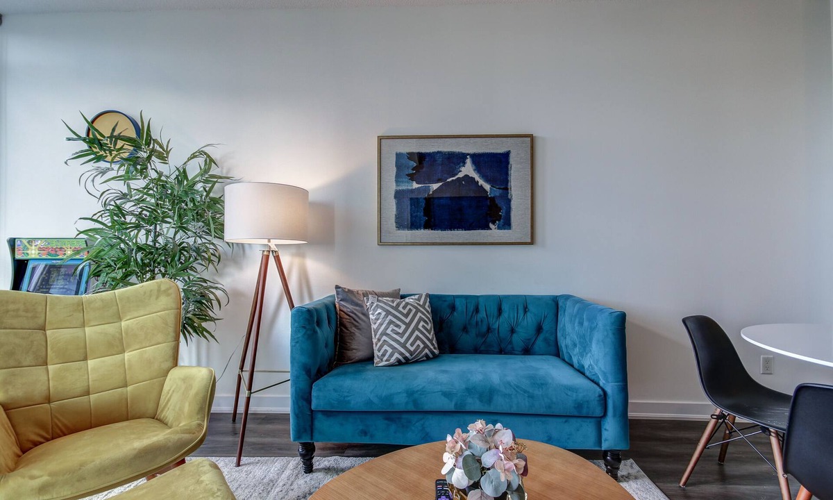 Downtown Mississauga Condo | Benetton Suite - Square One - 1 BR + Den +1 Parking