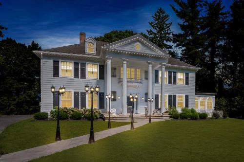 Groton Hotel | Benn Conger Inn