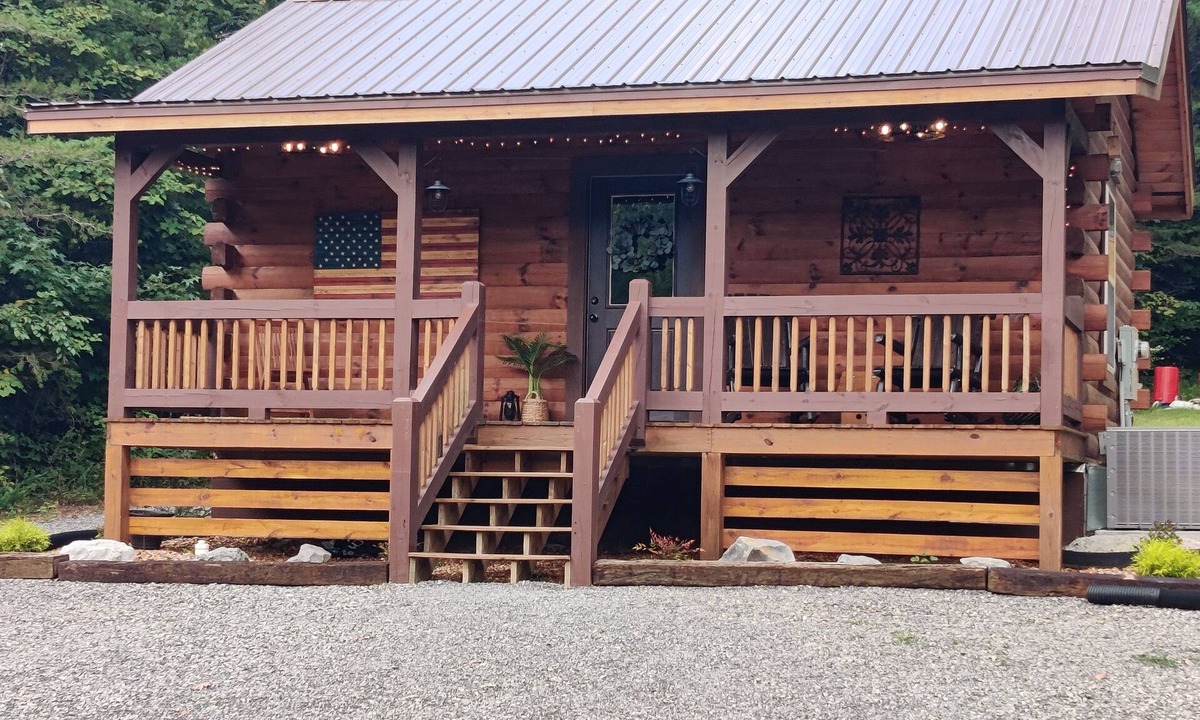 Jasper Cabin | Bennett Lake Tiny Cabin