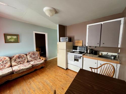 Daniel's Harbour Hotel | Bennett Lodge