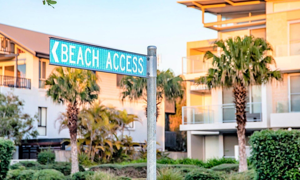 Hawks Nest Apartment | Bennett’s by the Beach - Direct beach access – footsteps away
