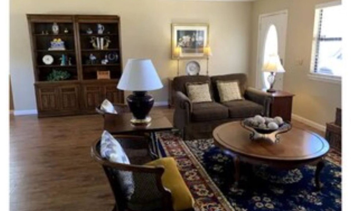 Maysville House | Bentonville area Beautiful Lakefront Property
