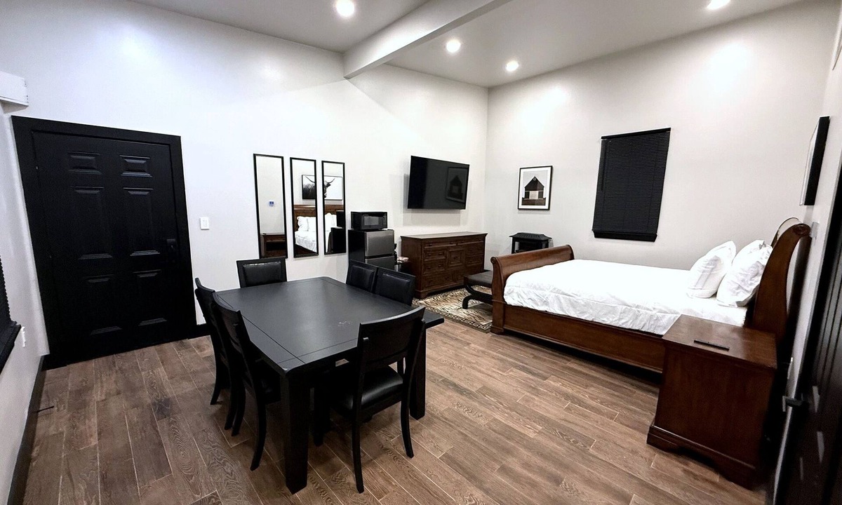 Georgetown House | Bentwood Texas Stage Suite