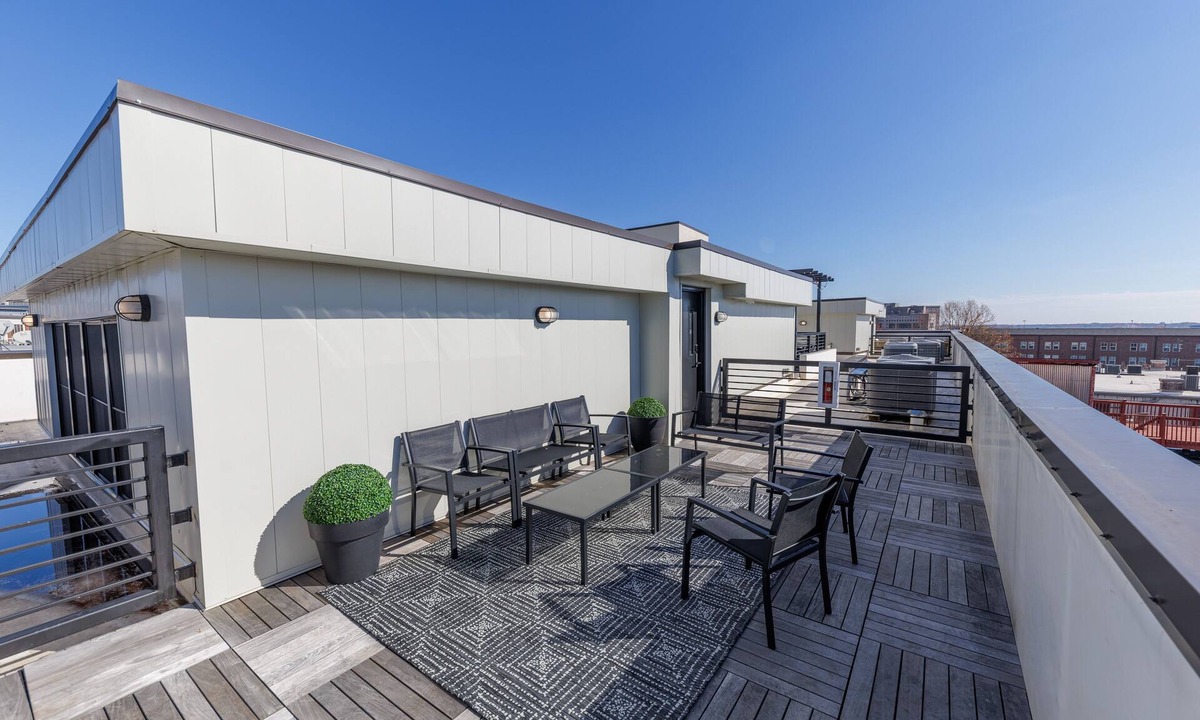 Castleberry Hill Apartment | Benz View Penthouse w Rooftop, Secure Parking