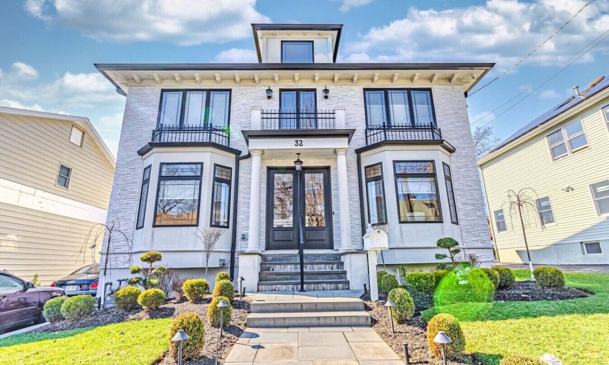 Maywood House | Bergen County | NYC Bus | Malls