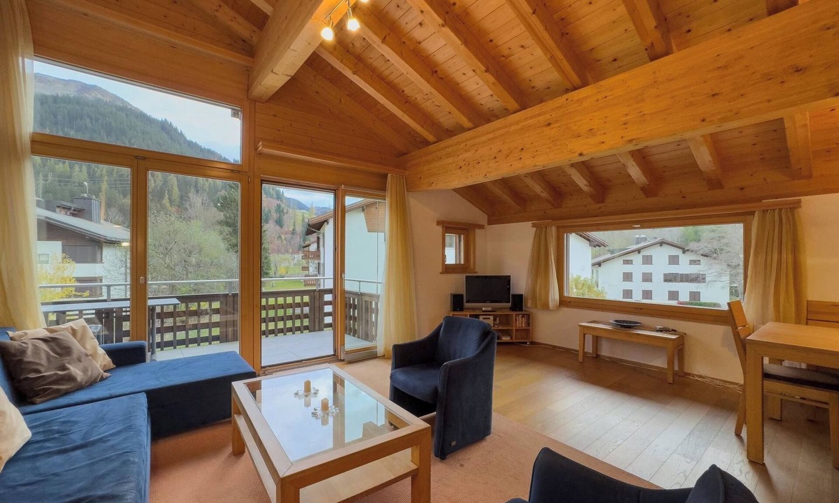 Klosters-Serneus Apartment | Bergparadies im Laub B5 3½-Zimmerwohnung by Interhome