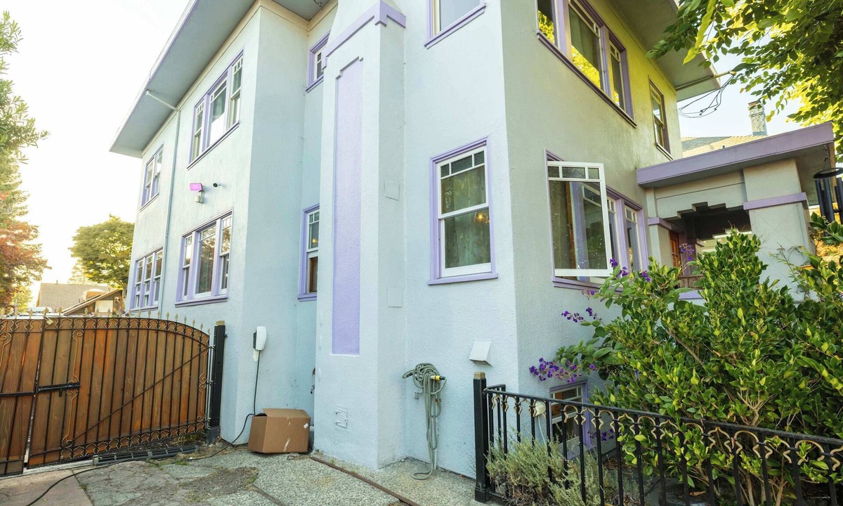Fairview Park House | Berkeley Retreat w/ Chef’s Kitchen & Hot Tub