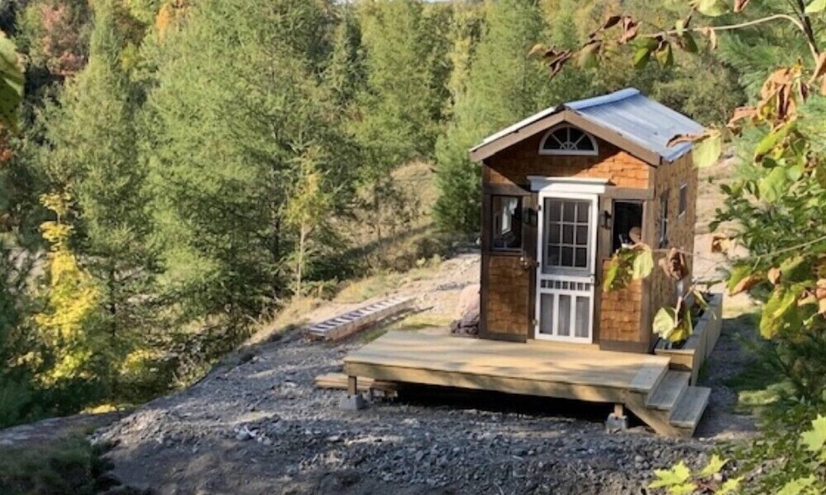 Enosburg Falls Apartment | Berkshire's Off The Grid Tiny Home