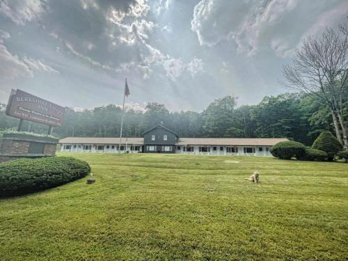 Williamstown Hotel | Berkshire Valley Inn