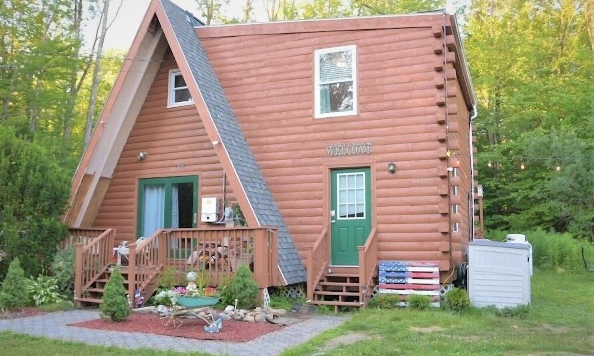 Sherwood Forest Cabin | Berkshires Cabin steps from Lake