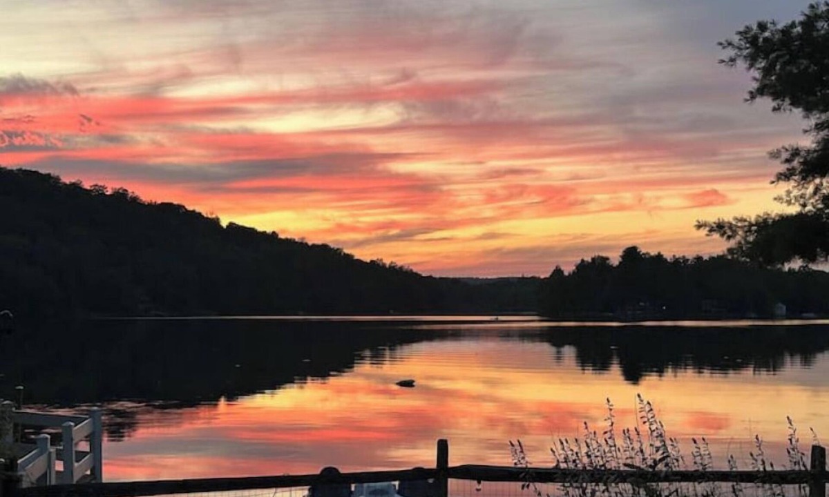 Sherwood Forest House | Berkshires Lakefront Retreatn