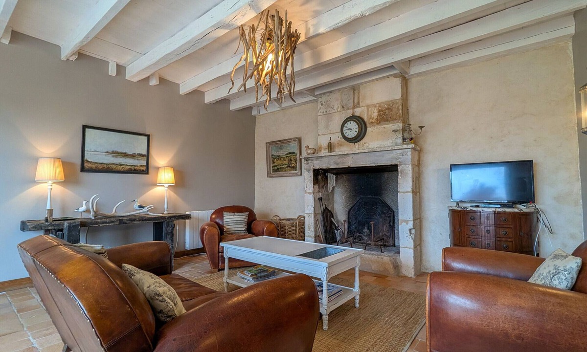 Mezieres-en-Brenne Cottage | Berry cottage in the heart of the Natural Park with garden and parking, 3 rooms, fireplace