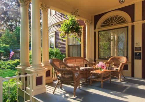 Rockland Bed & Breakfast | Berry Manor Inn