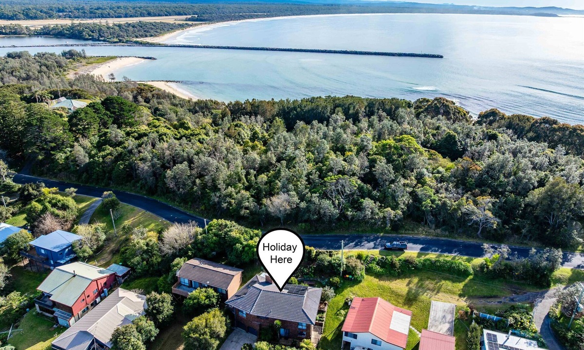Moruya Heads House | Bertie's 3 beaches -Firepit, 5min Walk to Beaches