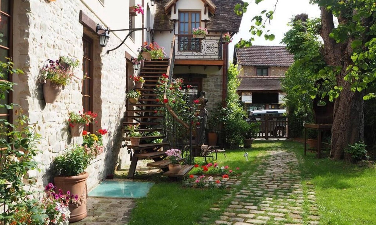 Barbizon House | Besharat Gallery & Museum