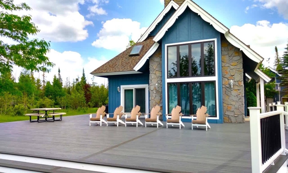 Bellaire House | Beside Quiet Waters S