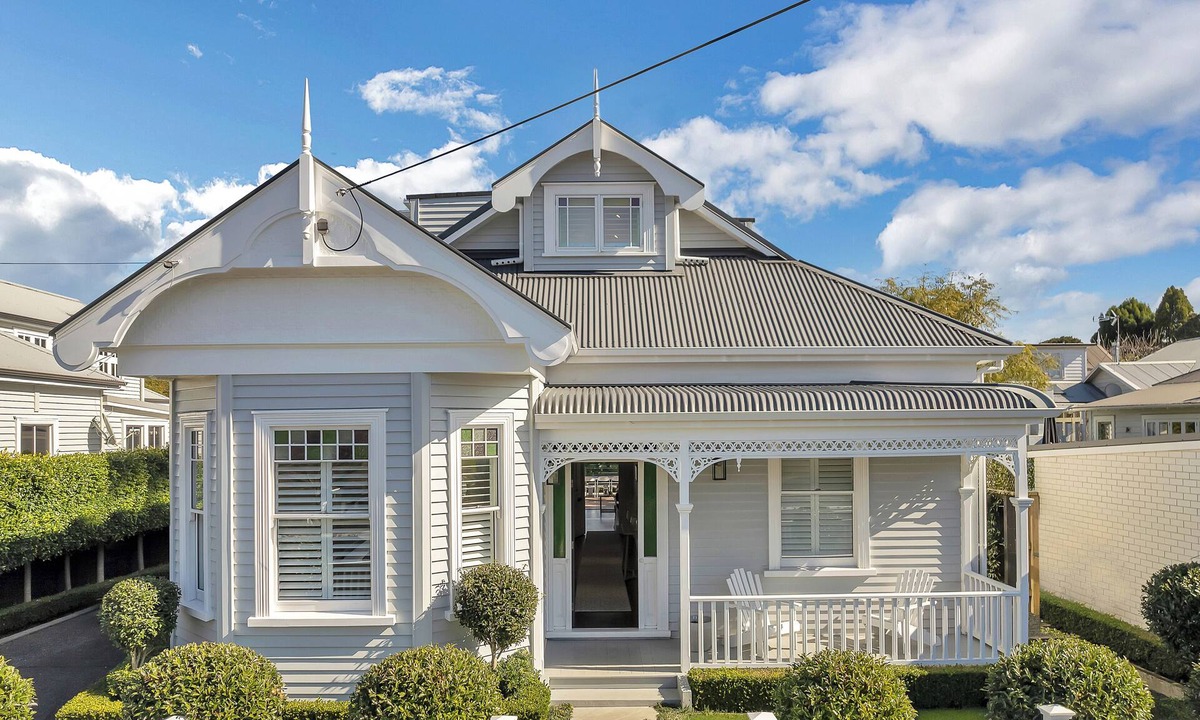 Lynfield House | Bespoke Stays - Christmas Oasis