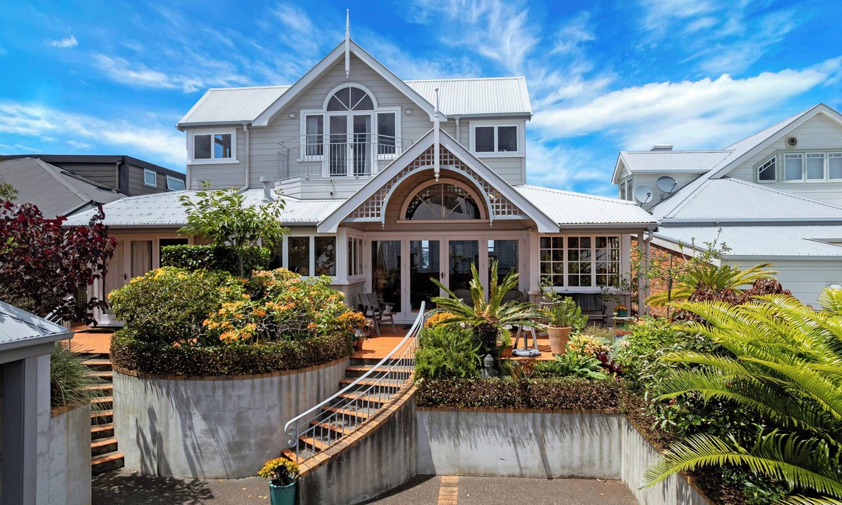 Devonport House | Bespoke Stays - Elegant Villa Retreat