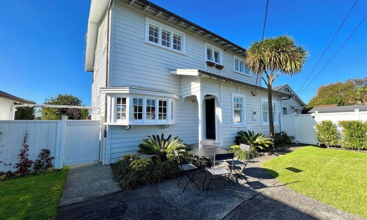 Devonport House | Bespoke Stays - Spacious Haven