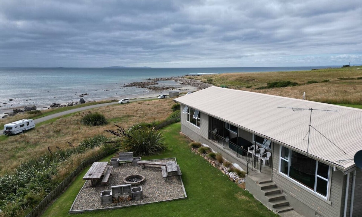 Colac Bay House | Best Bay Views in Colac Bay