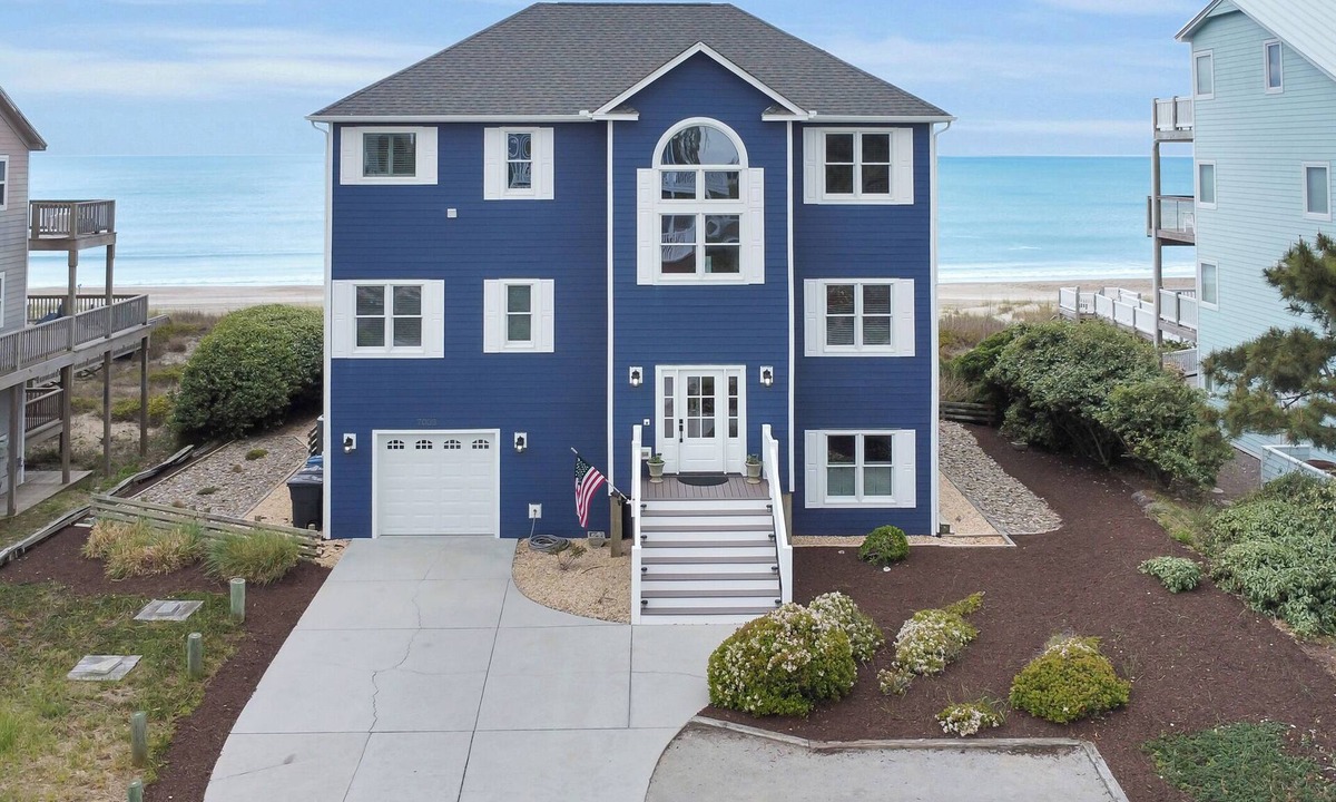 Emerald Isle House | BEST BEACH, OCEANFRONT HOME, 6 BR, 5 BA, POOL, HOT TUB, ELEVATOR, GAME ROOM