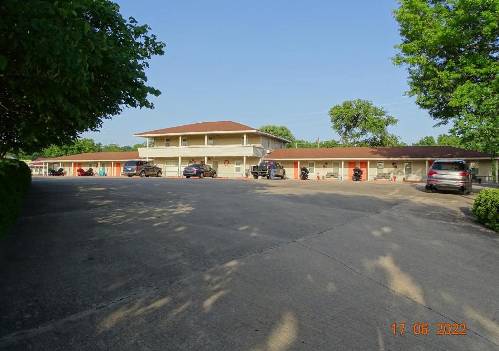 Carthage Hotel | Best Budget Inn