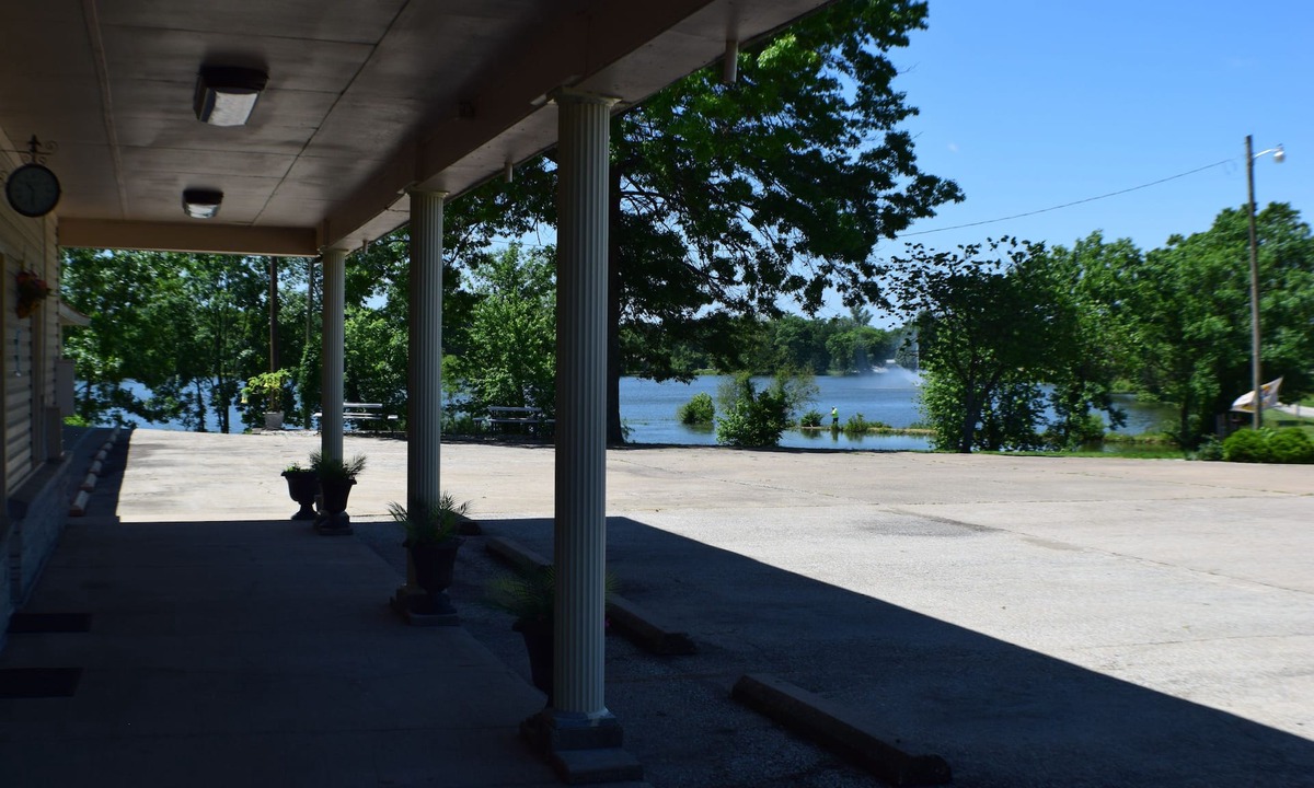 Carthage Hotel | Best Budget Inn