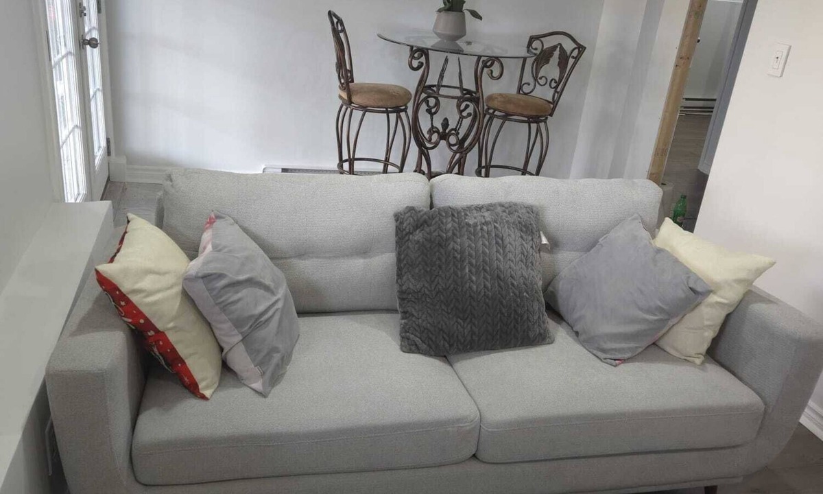 Chapel Hill South Apartment | Best Family Friendly appartement and peaceful nGateway heart of Ottawa On.
