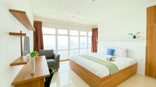 Pluit Apartment | Best Homey and Spacious 3BR at Green Bay Condominium Apartment By Travelio