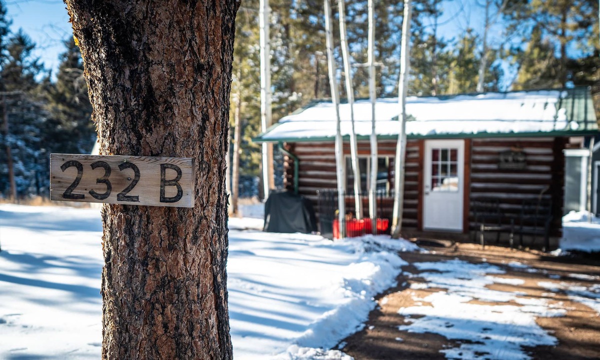 Divide House | Best L'il Bunkhouse on 40 Wooded Acres