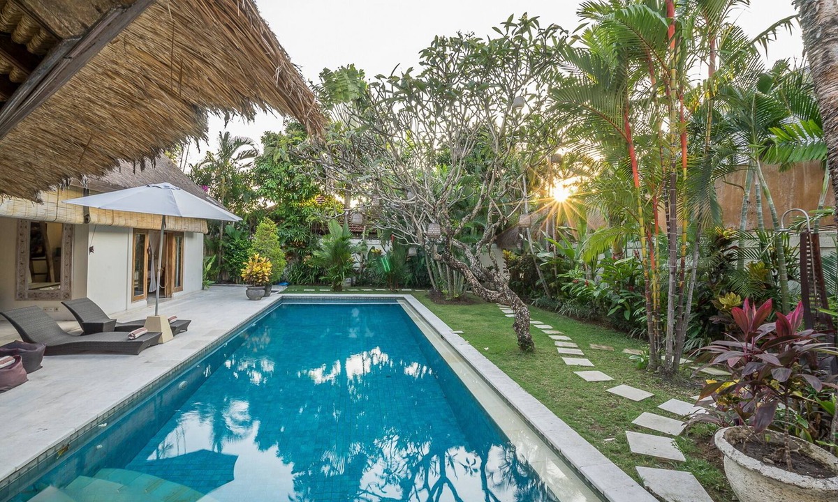 Laksmana Villa | Best Location! 3BD Villa, Central Seminyak! - 3Min Walk To Eat Street! W/Pool!
