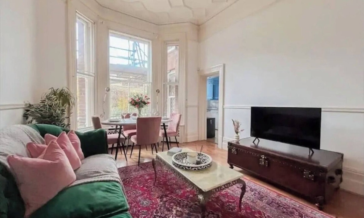 Belgravia Apartment | BEST location, chic private suite in large flat