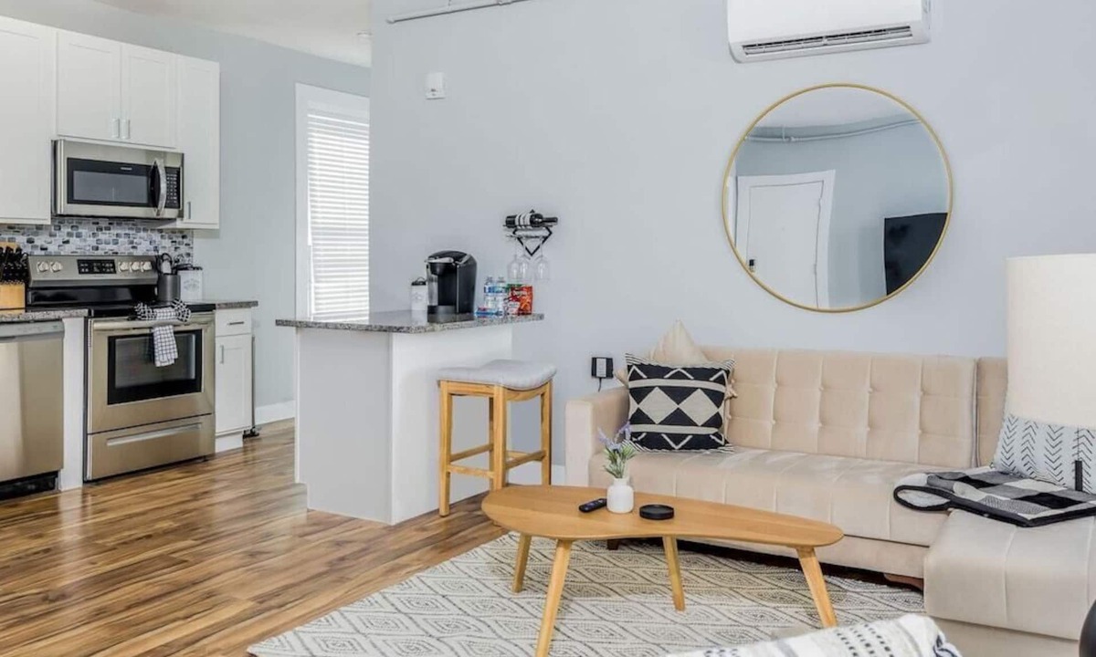 Downtown Wilmington Apartment | Best Location & Free Parking