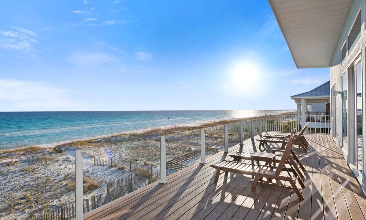 Villa Primera House | Best Location! Gulf Front! Closest Block to Restaurants. 6/6