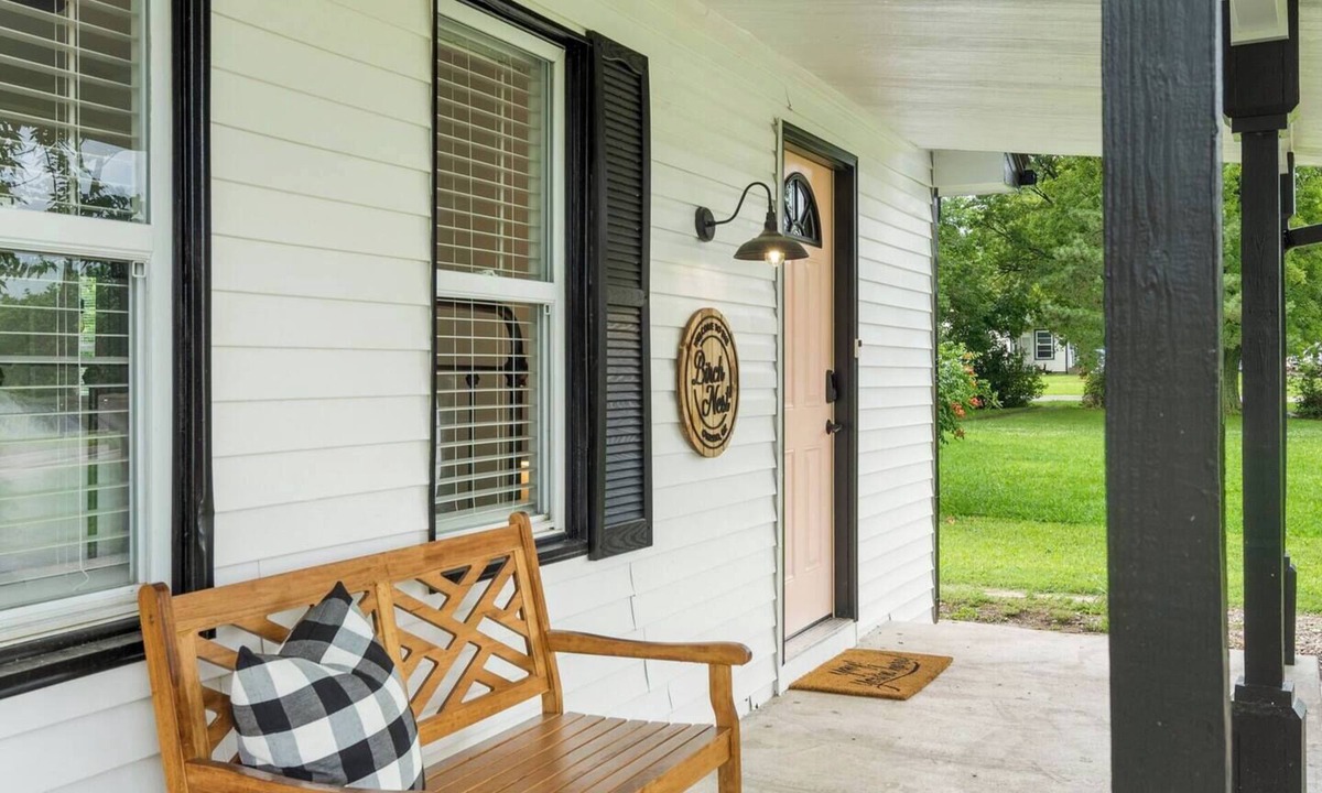 Owasso House | Best Location in Owasso!-Walk to Dining/Shopping-Redbud District