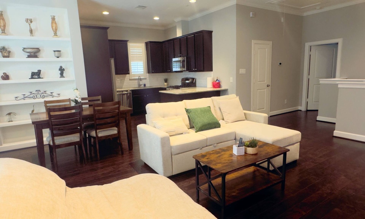 Washington Ave./ Memorial Park House | Best Location near Downtown/The Heights