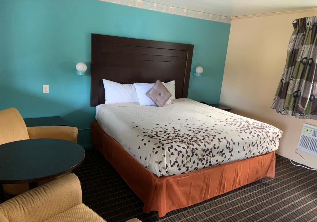 Reynolds Corners Hotel | Best Motel