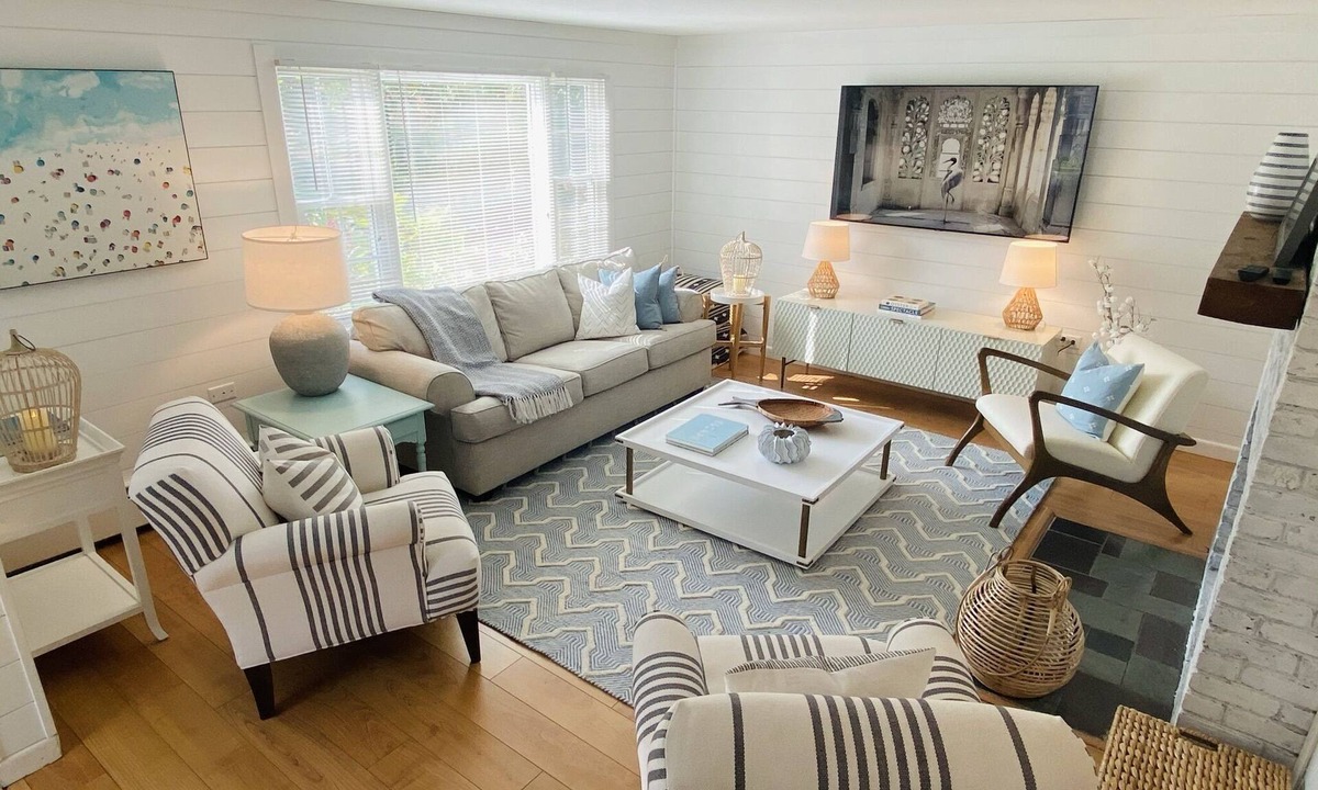 Chatham House | BEST OF ALL WORLDS! Beach, Lake, Town, Bike, and Comfort.