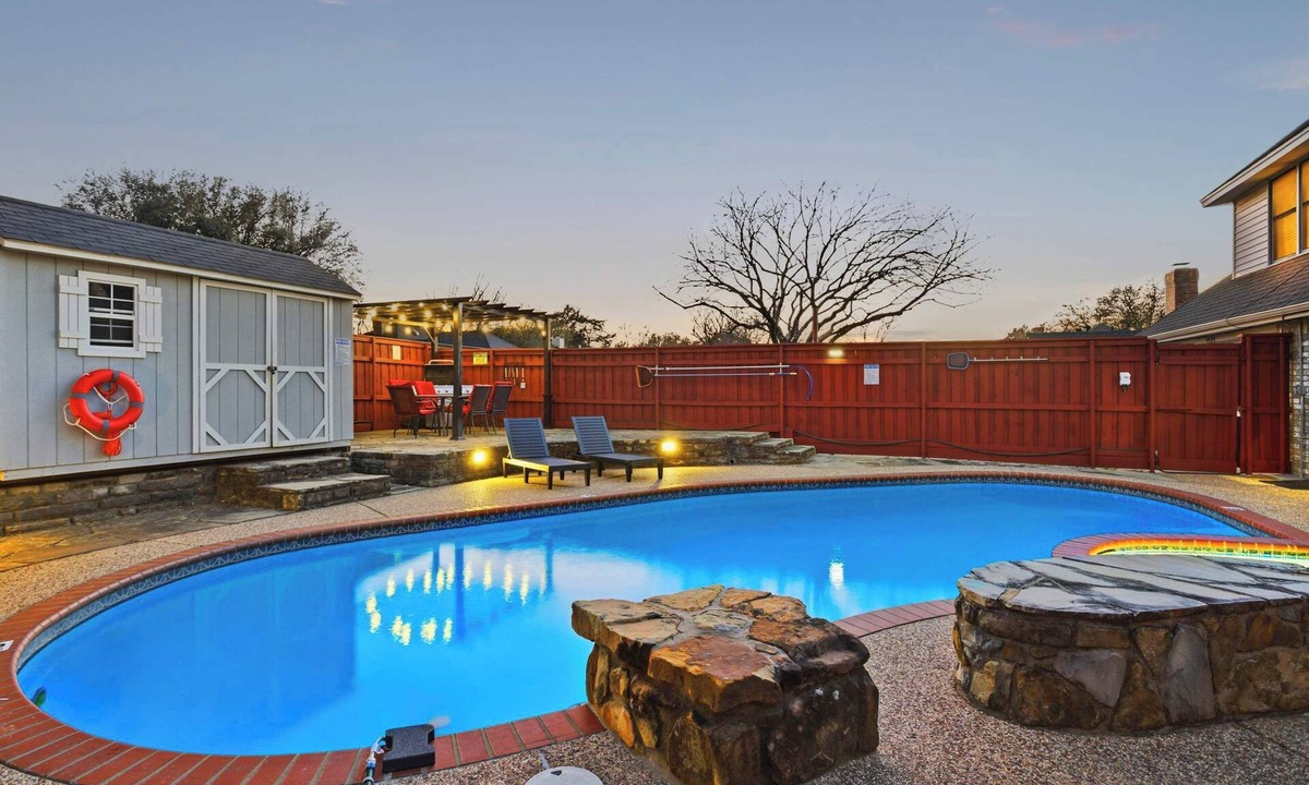 DeSoto House | Best of Desoto | 5BR/3BA w Pool, Patio, BBQ, Games
