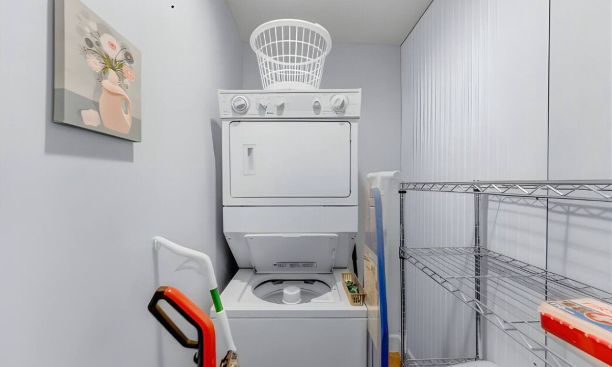 Cheektowaga Apartment | Best Parking AC Laundry BBQ Patio