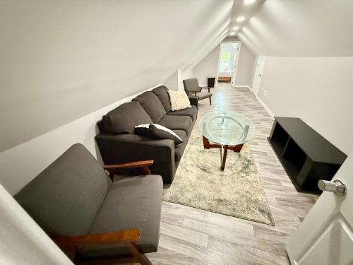 Canaryville House | BEST PLACE TO STAY - Close to Downtown! - FREE PARKING!
