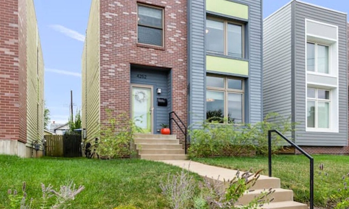 St. Louis House | Best place to stay in 2023, great home with pool.