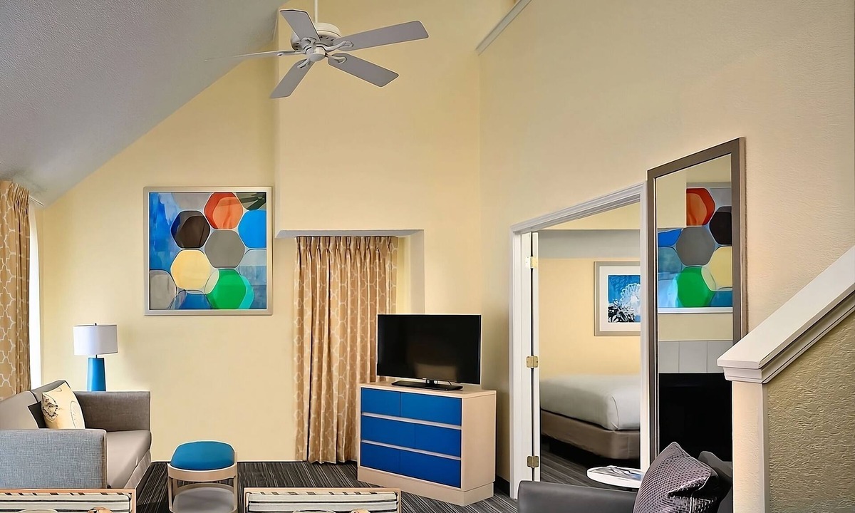 Chesterfield Hotel | Best Place to Stay in Chesterfield! Kitchen, Free Breakfast, Pets Allowed