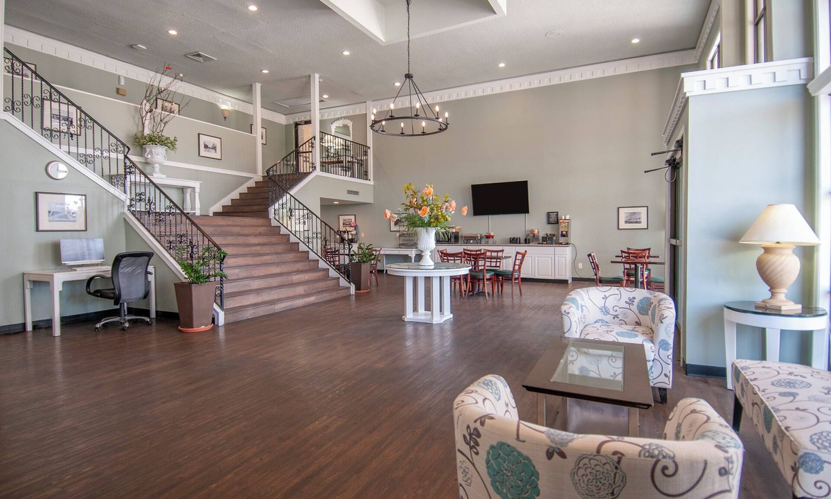 Orange Hotel | Best Price Motel and Suites