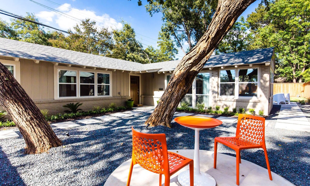 Dallas House | Best Reviews Incredible Value! Mid-Century Modern Oasis in the Heart of Dallas